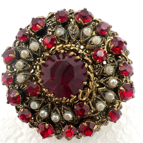 unmarked Jewelry - Vintage Red Brooch Pin Faceted Rhinestones & Faux Pearls Filigree Gold Tone READ